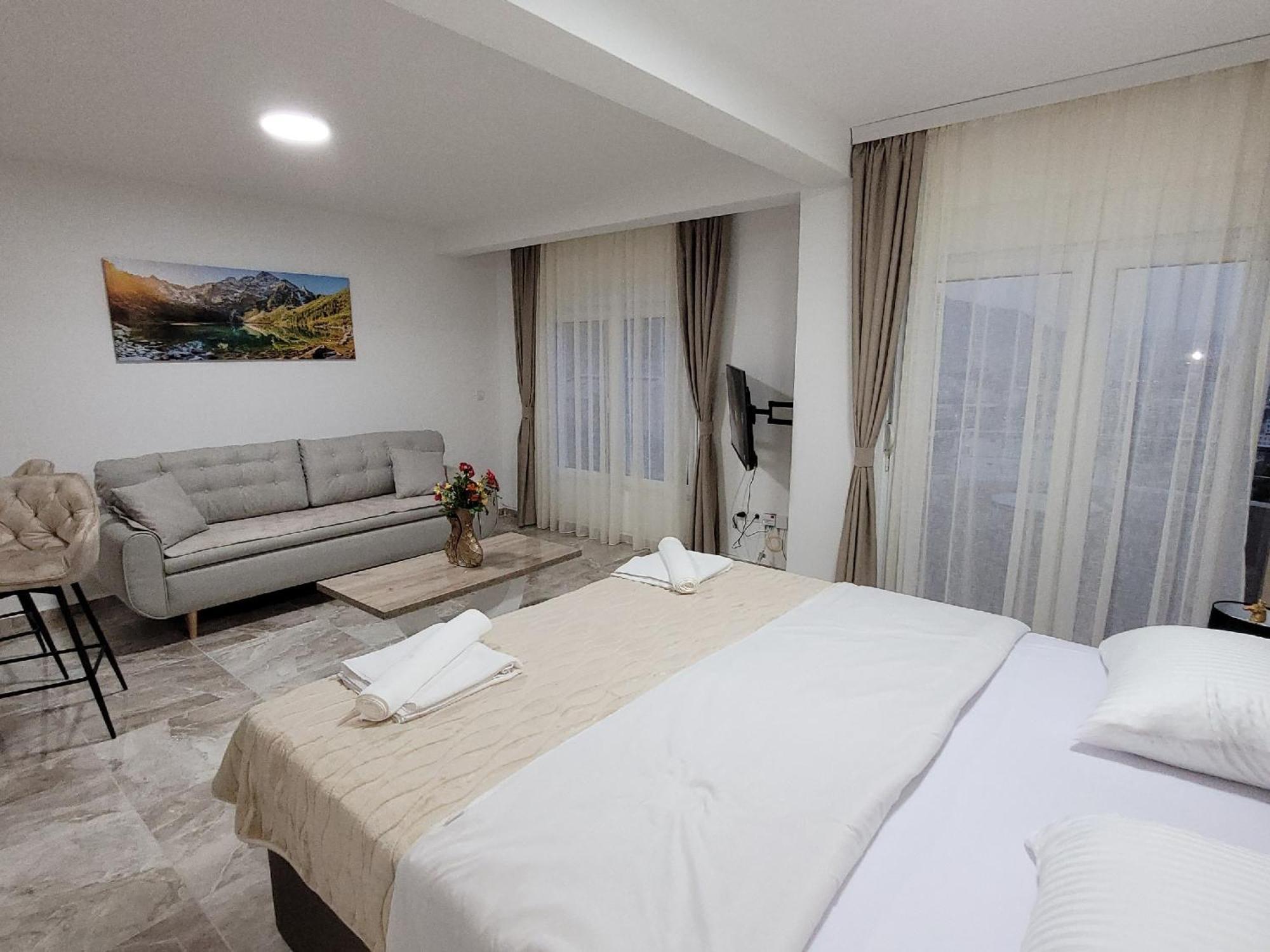 Montenegro Apartments Phoenix With Pool بار المظهر الخارجي الصورة