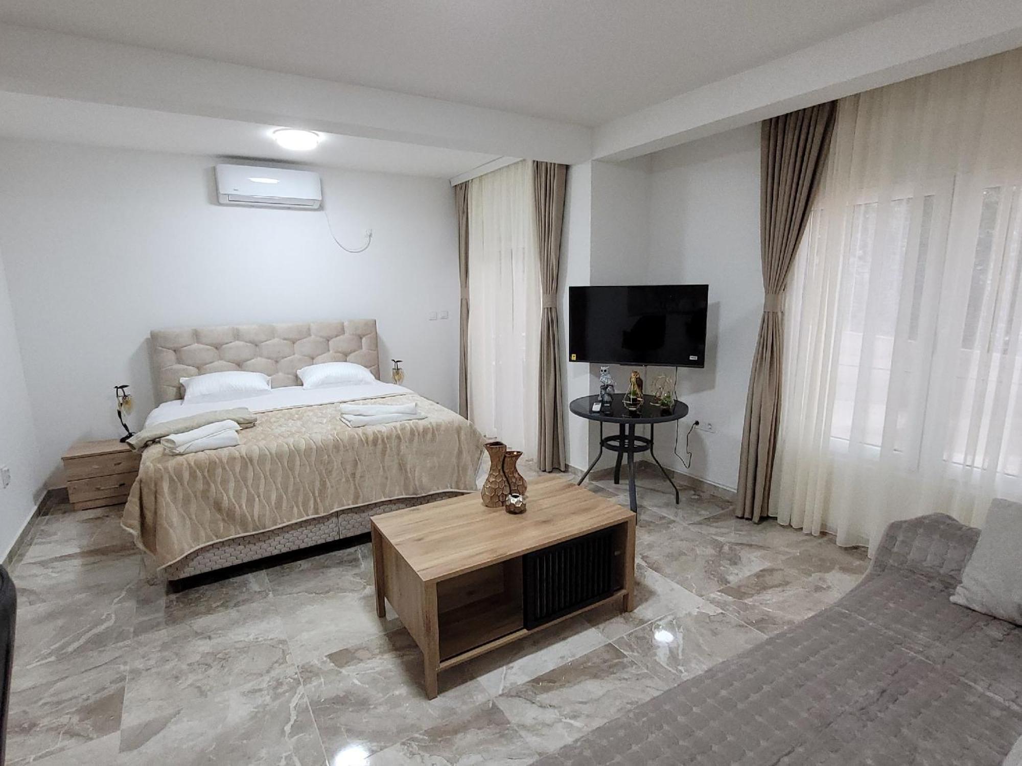 Montenegro Apartments Phoenix With Pool بار المظهر الخارجي الصورة