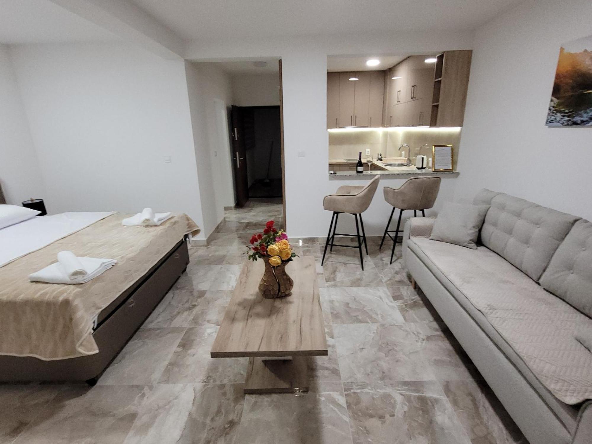Montenegro Apartments Phoenix With Pool بار الغرفة الصورة