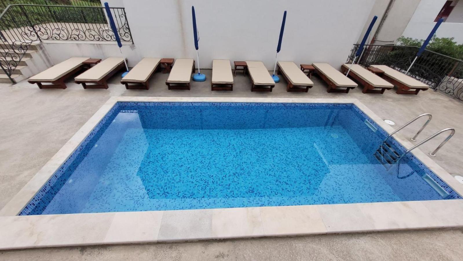 Montenegro Apartments Phoenix With Pool بار المظهر الخارجي الصورة